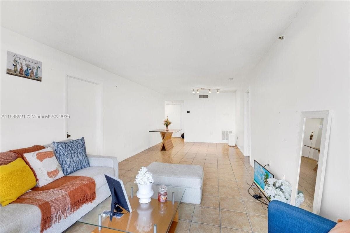 900 NE 195th Street # 607, Miami FL 33179 — 13