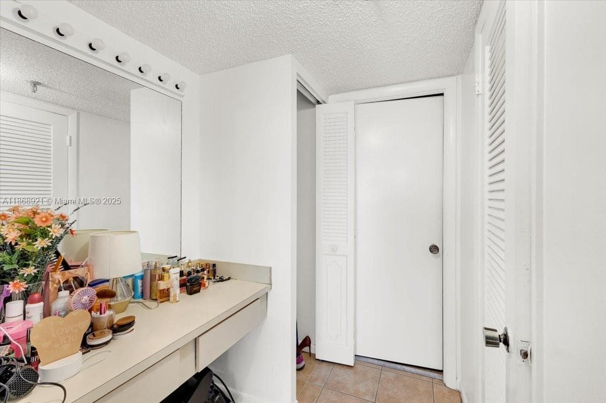 900 NE 195th Street # 607, Miami FL 33179 — 17