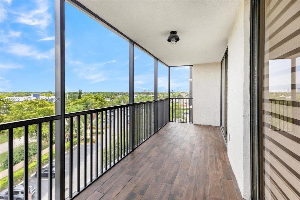 900 NE 195th Street # 607, Miami FL 33179 — 26