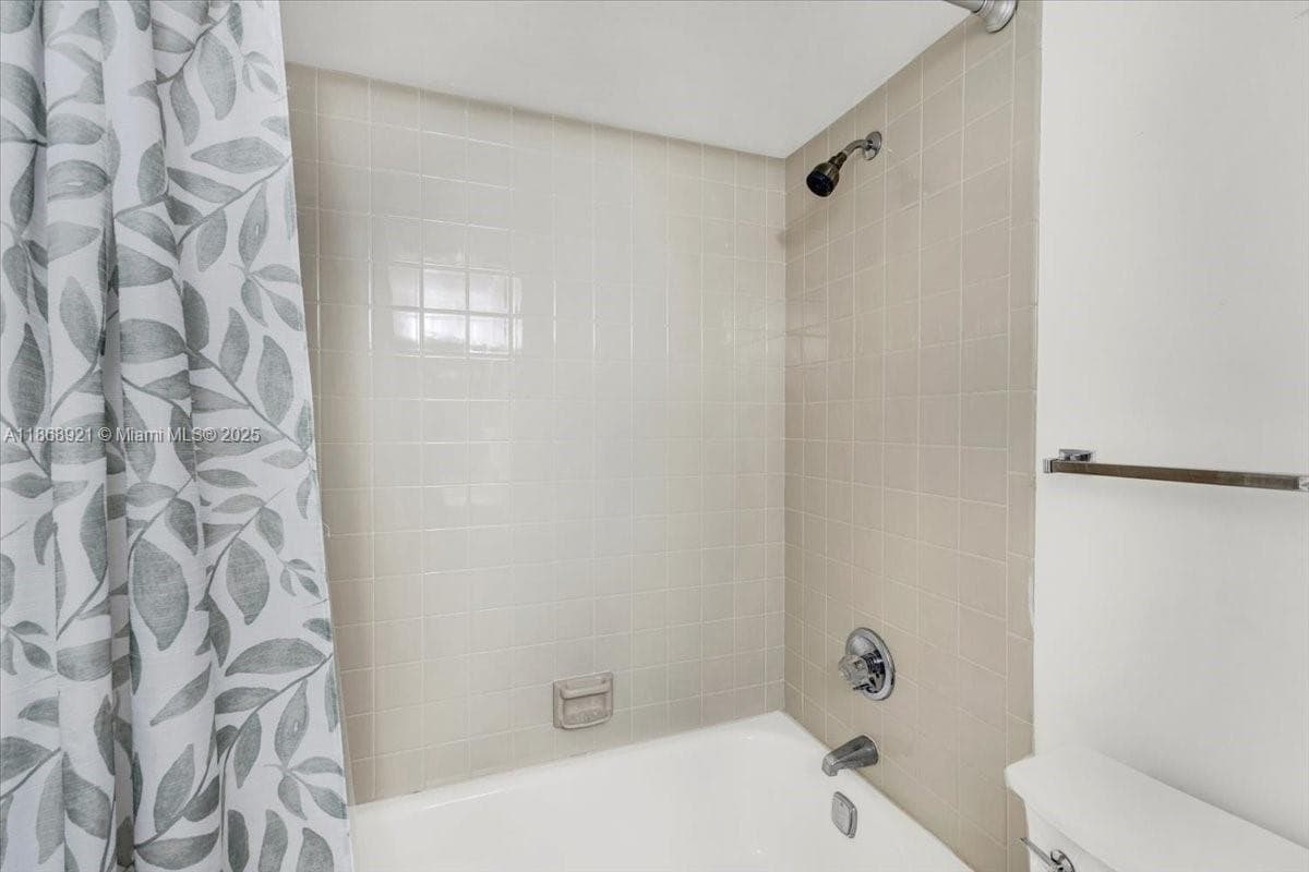 900 NE 195th Street # 607, Miami FL 33179 — 24