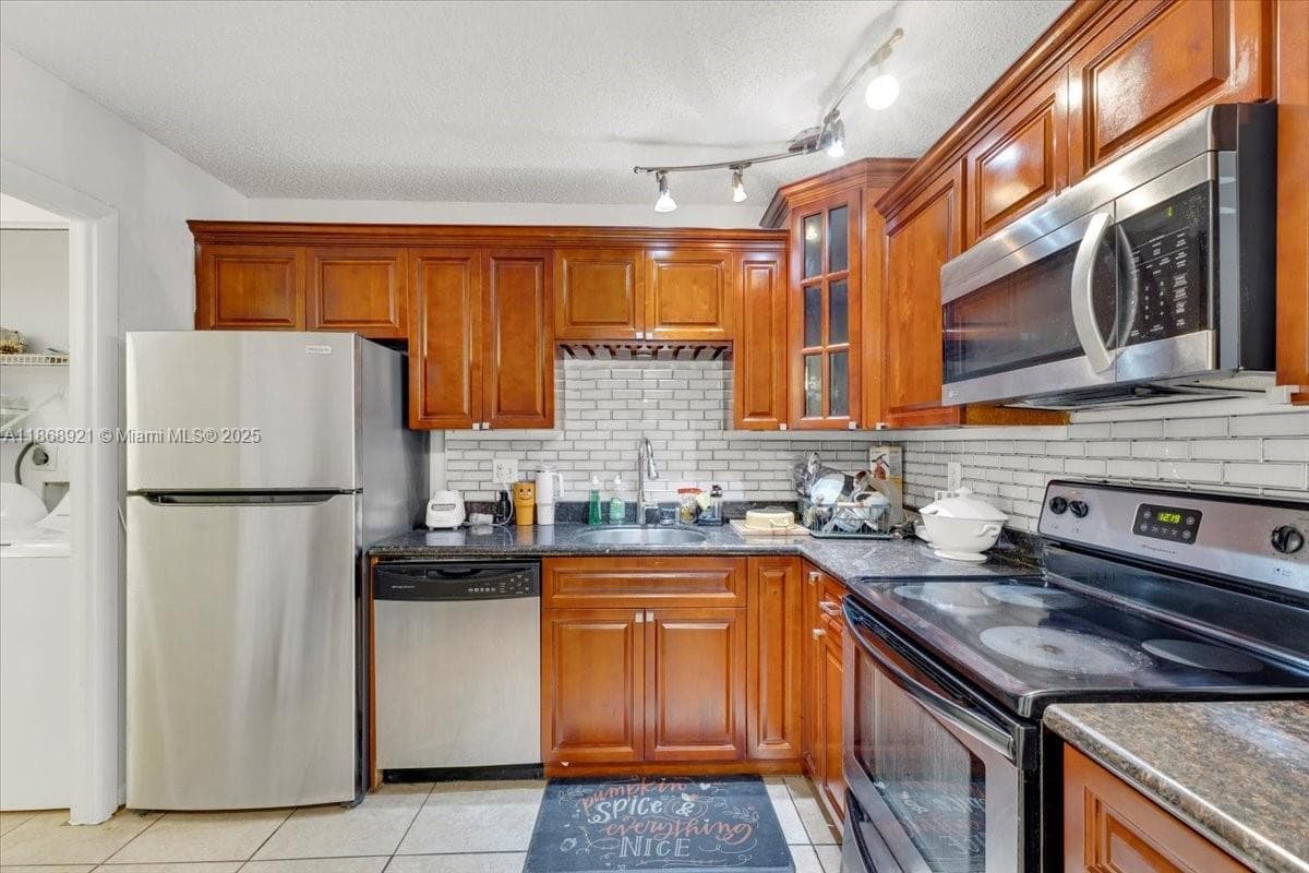 900 NE 195th Street # 607, Miami FL 33179 — 14