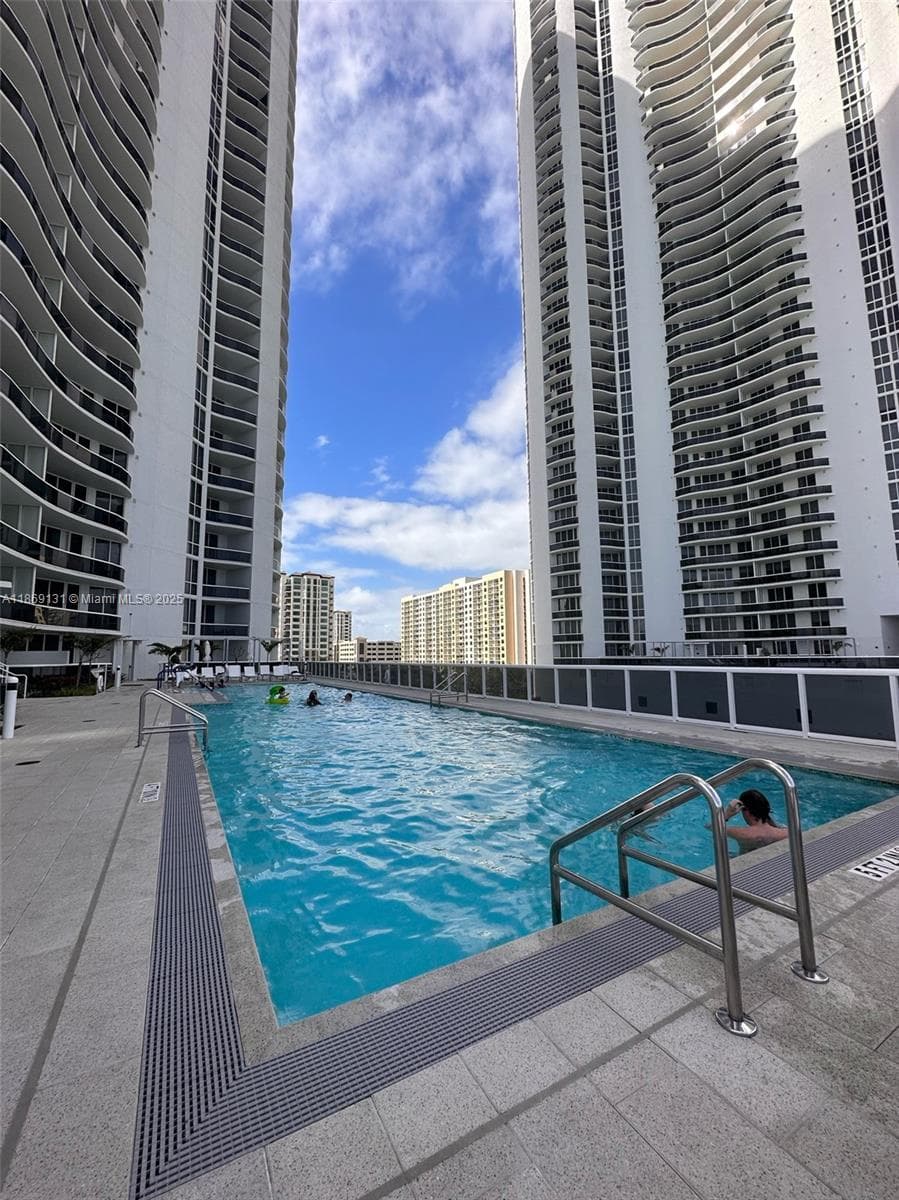 15811 Collins Ave # 605, Sunny Isles Beach FL 33160 — 30