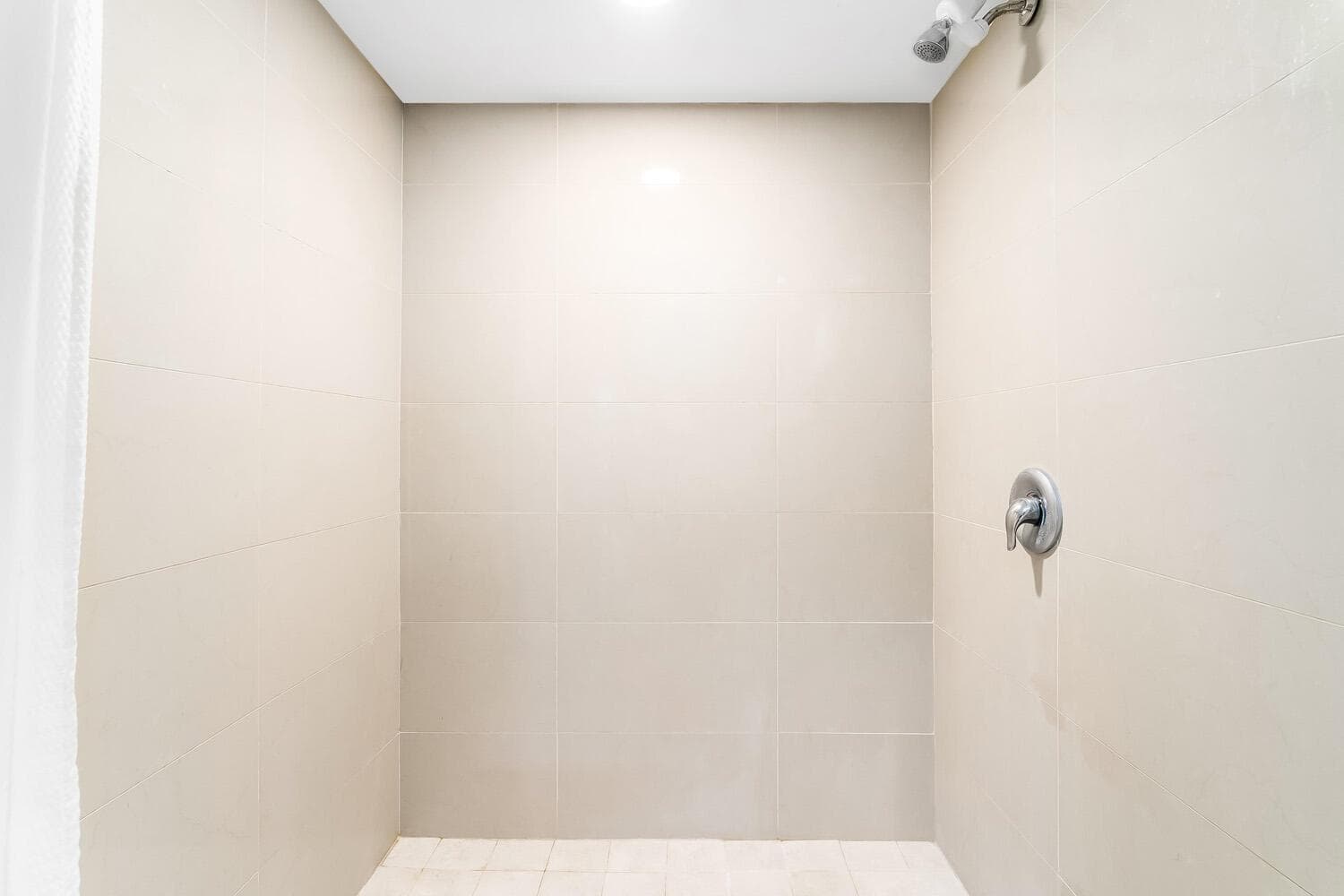 18911 Collins Avenue, Sunny Isles Beach FL 33160 — 40