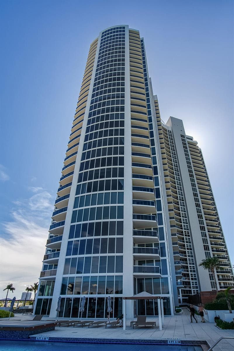 18911 Collins Avenue, Sunny Isles Beach FL 33160 — 70