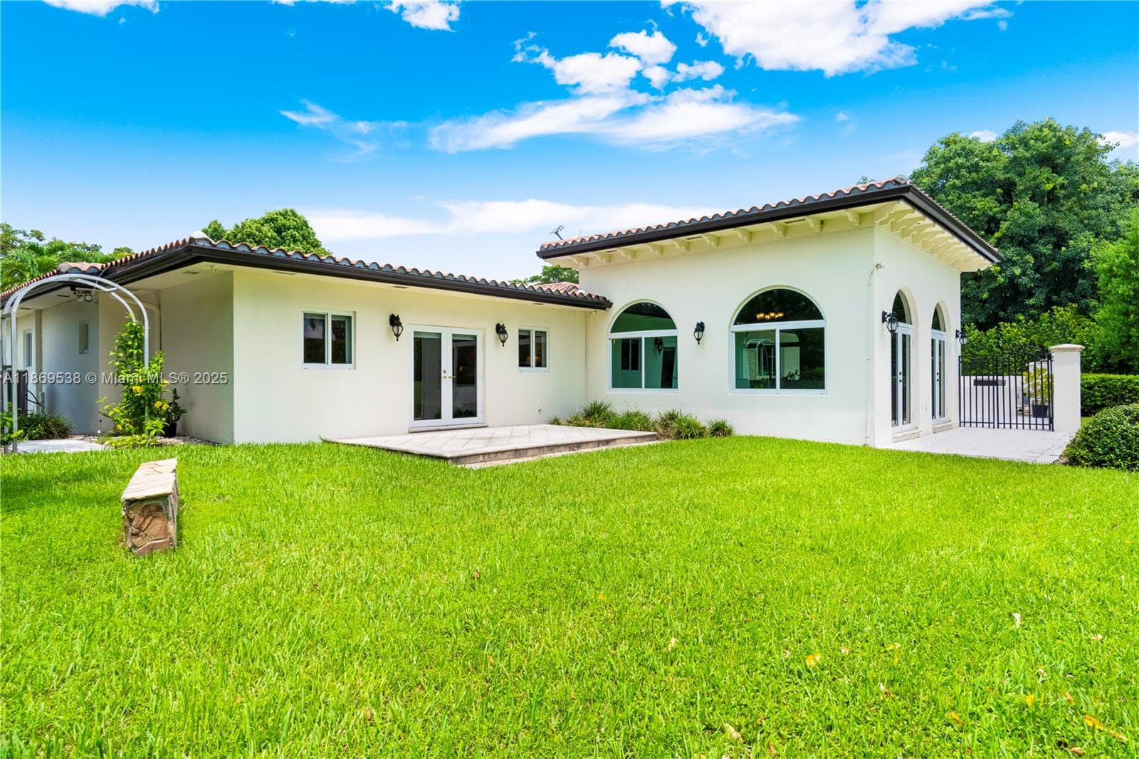 4001 Santa Maria St, Coral Gables FL 33146 — 38