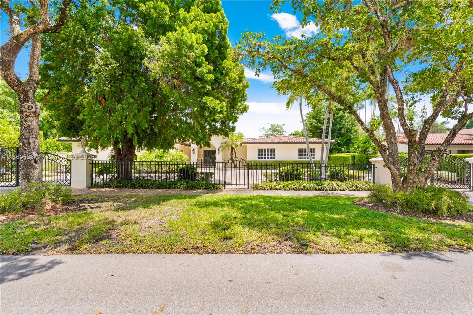 4001 Santa Maria St, Coral Gables FL 33146 — 45