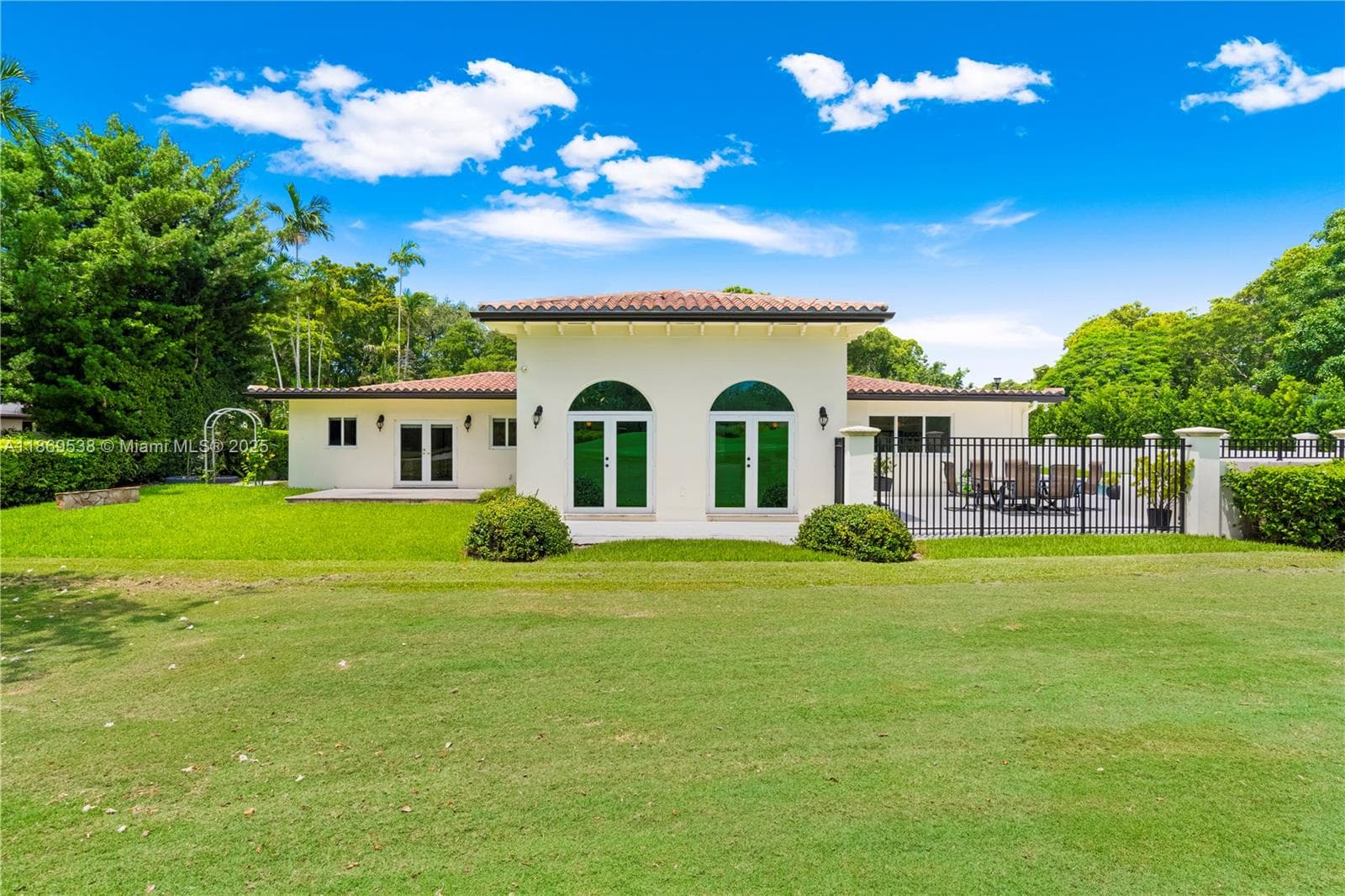 4001 Santa Maria St, Coral Gables FL 33146 — 39
