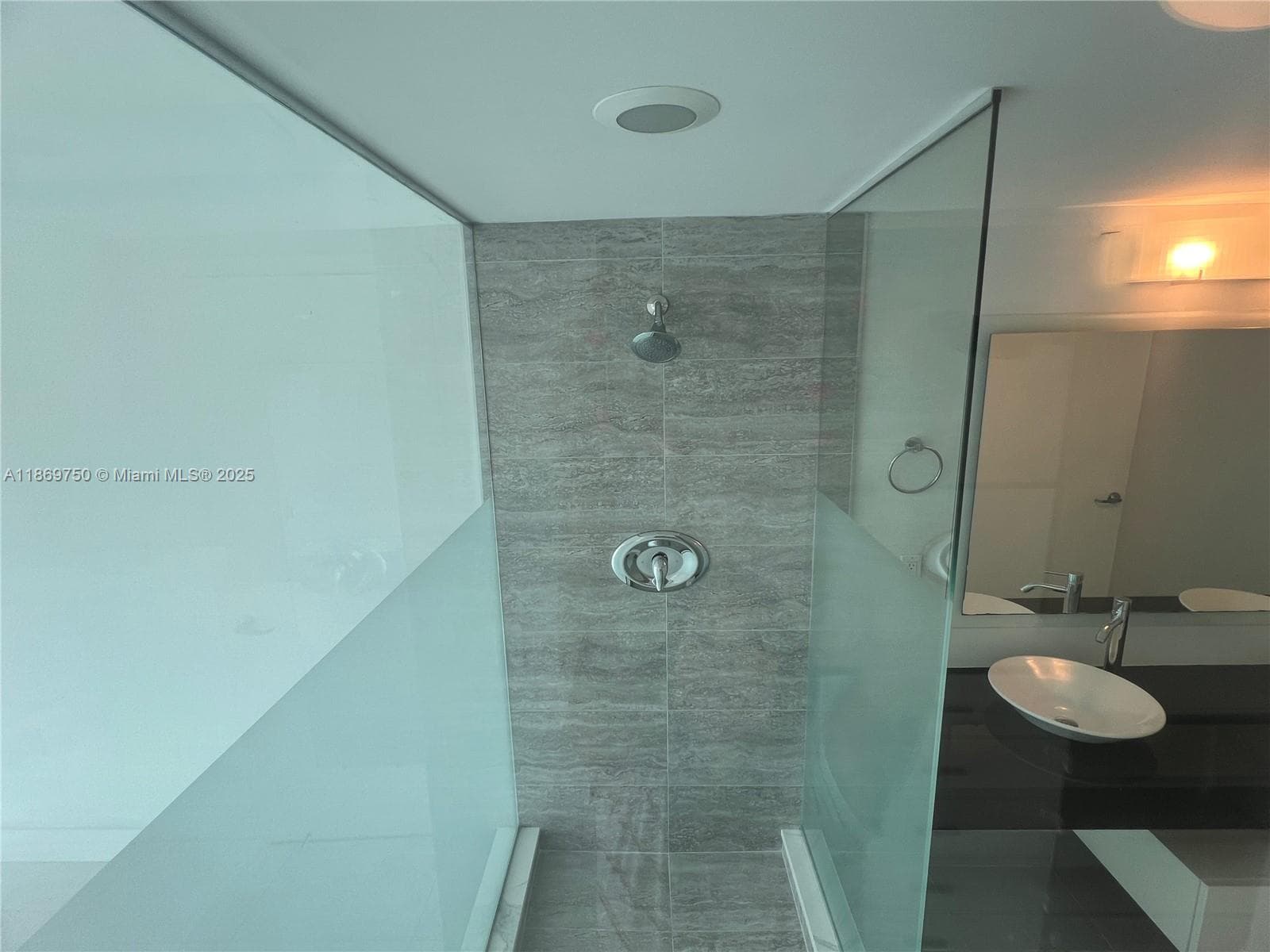 92 SW 3rd St # 3803, Miami FL 33130 — 16