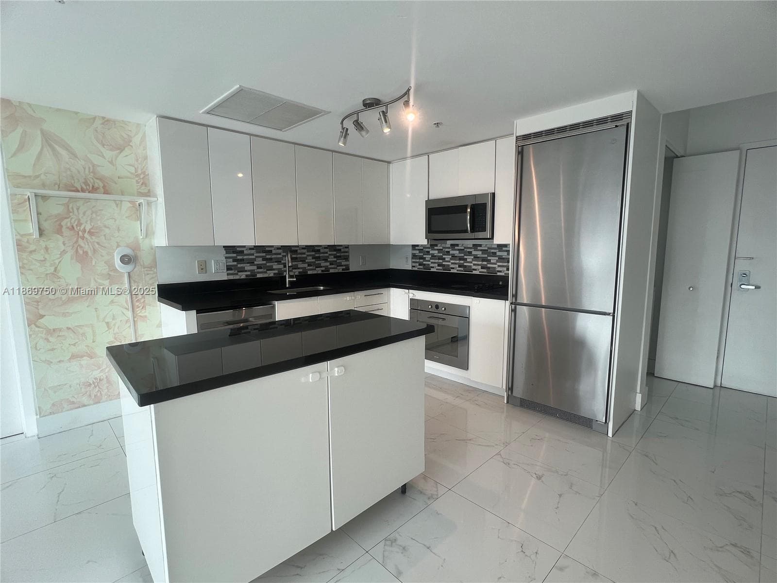 92 SW 3rd St # 3803, Miami FL 33130 — 7