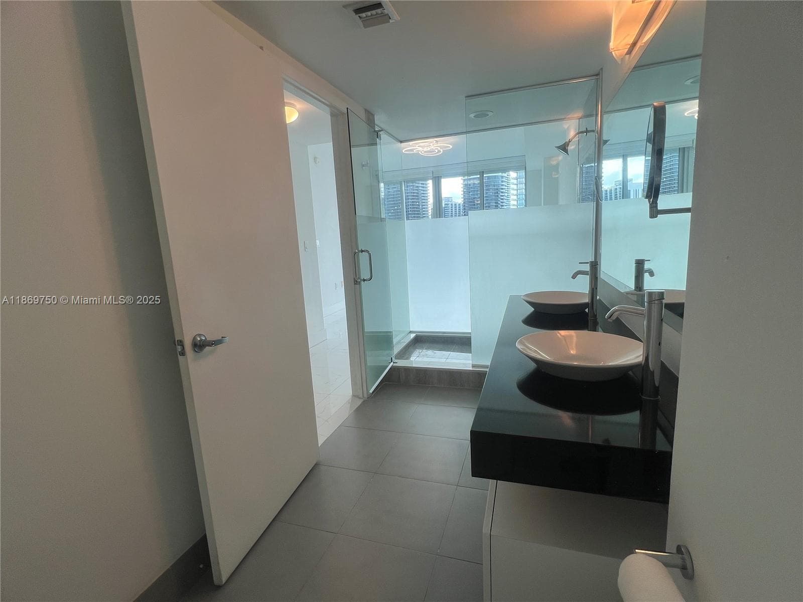 92 SW 3rd St # 3803, Miami FL 33130 — 15
