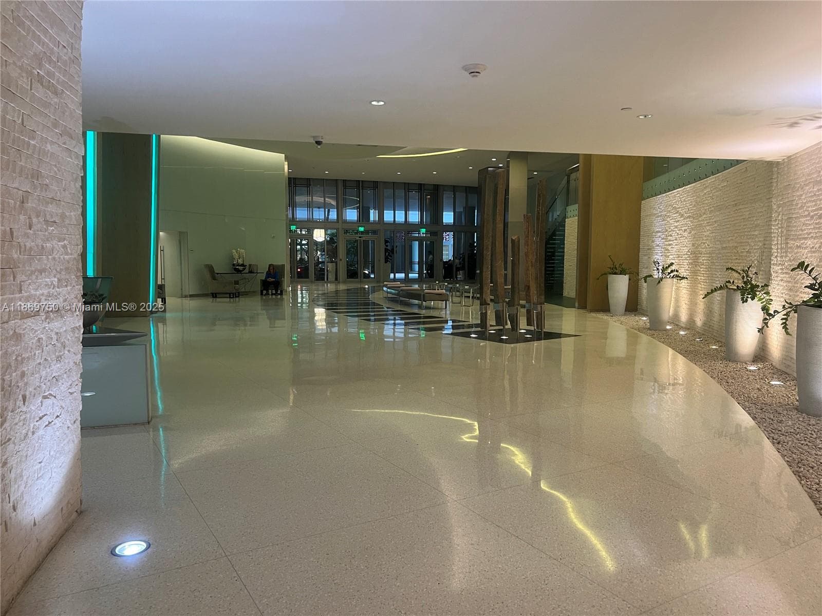 92 SW 3rd St # 3803, Miami FL 33130 — 31