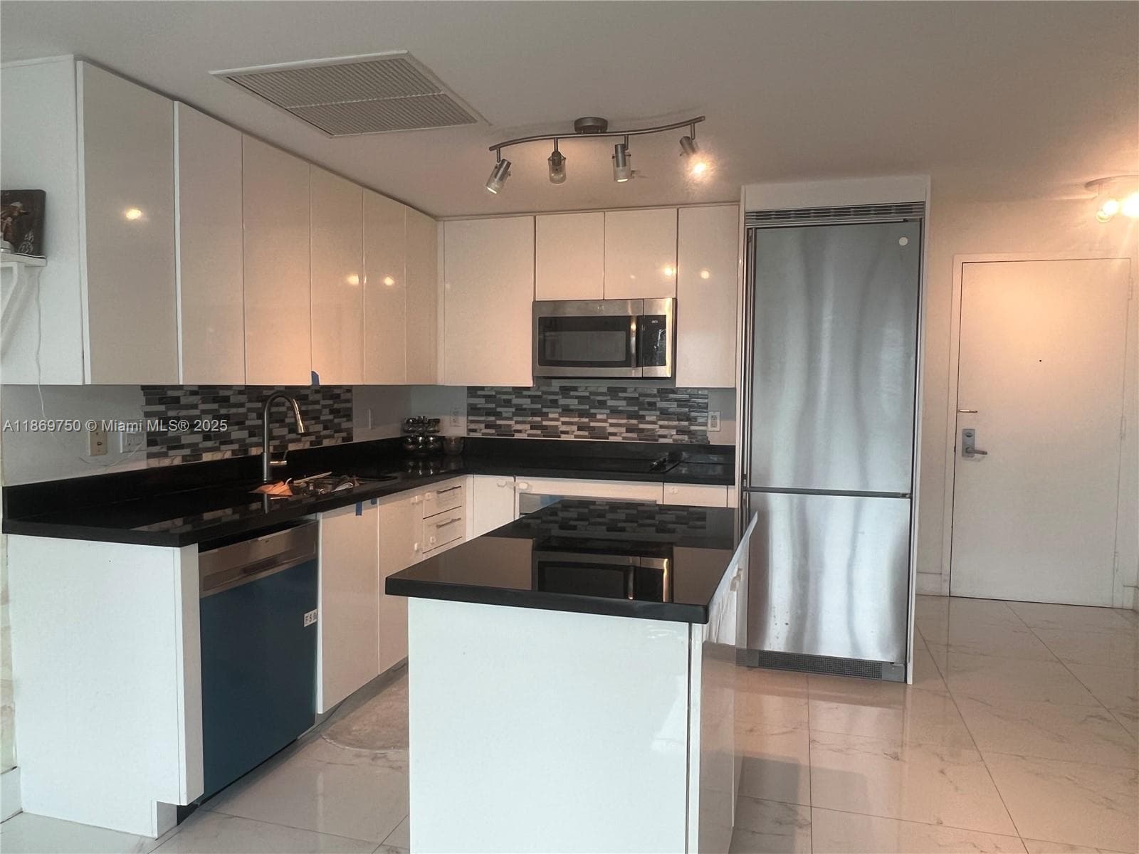 92 SW 3rd St # 3803, Miami FL 33130 — 4