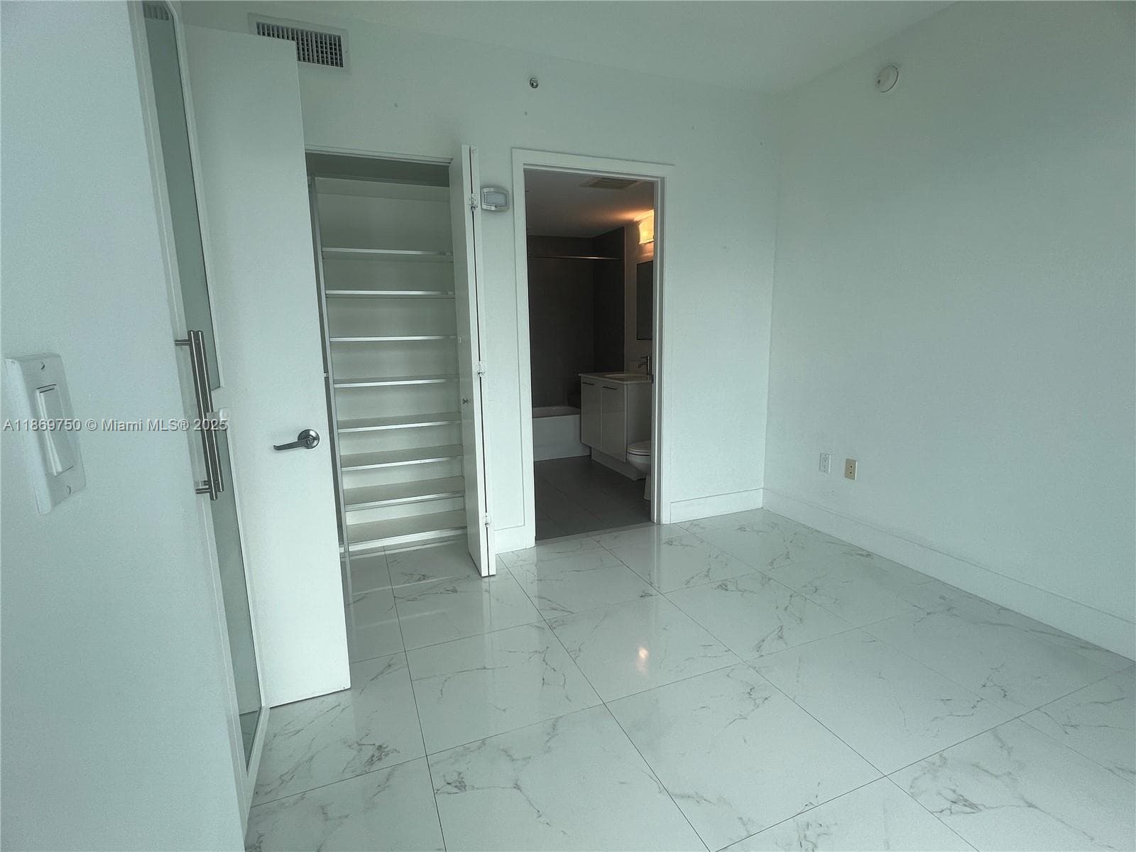 92 SW 3rd St # 3803, Miami FL 33130 — 25