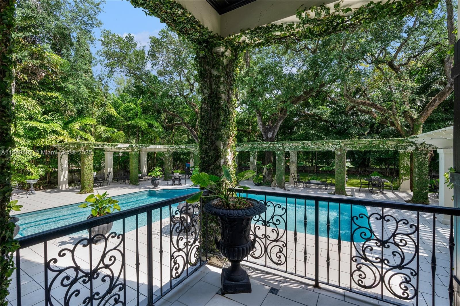 612 Sunset Dr, Coral Gables FL 33143 — 4