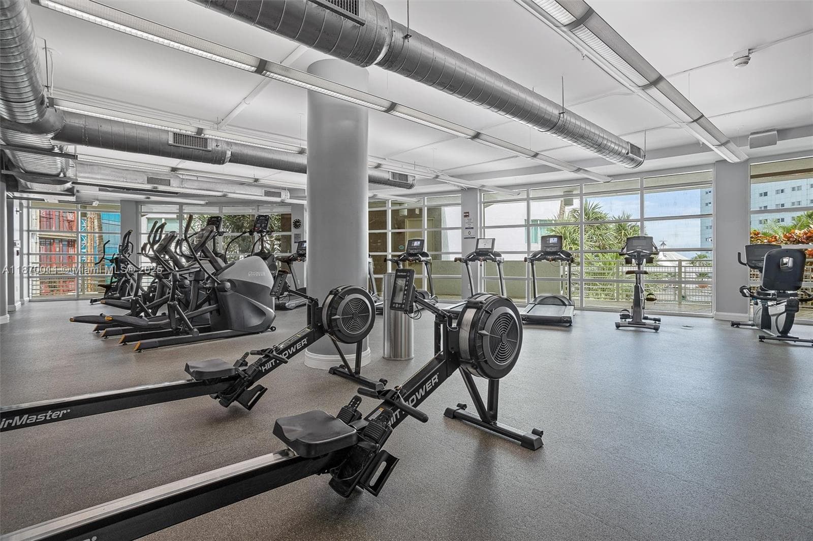 253 NE 2 ST # 626, Miami FL 33132 — 33