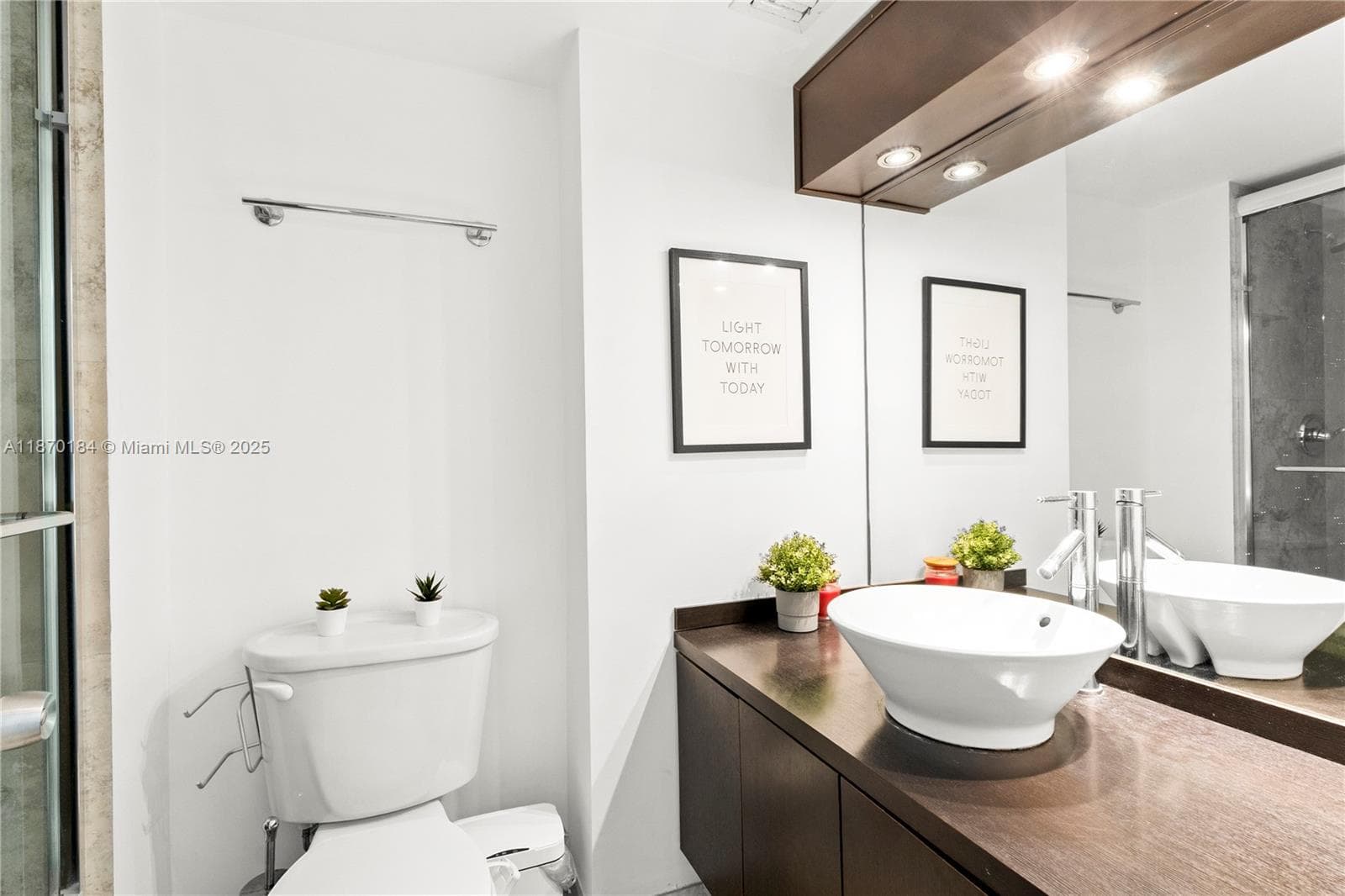 18071 Biscayne Blvd # 1404, Aventura FL 33160 — 17