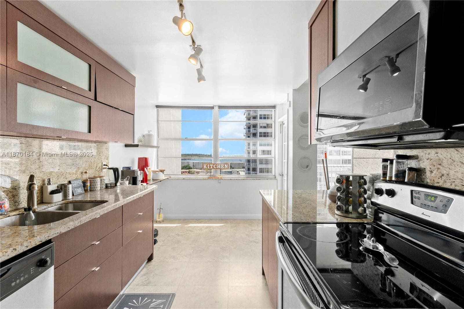 18071 Biscayne Blvd # 1404, Aventura FL 33160 — 3