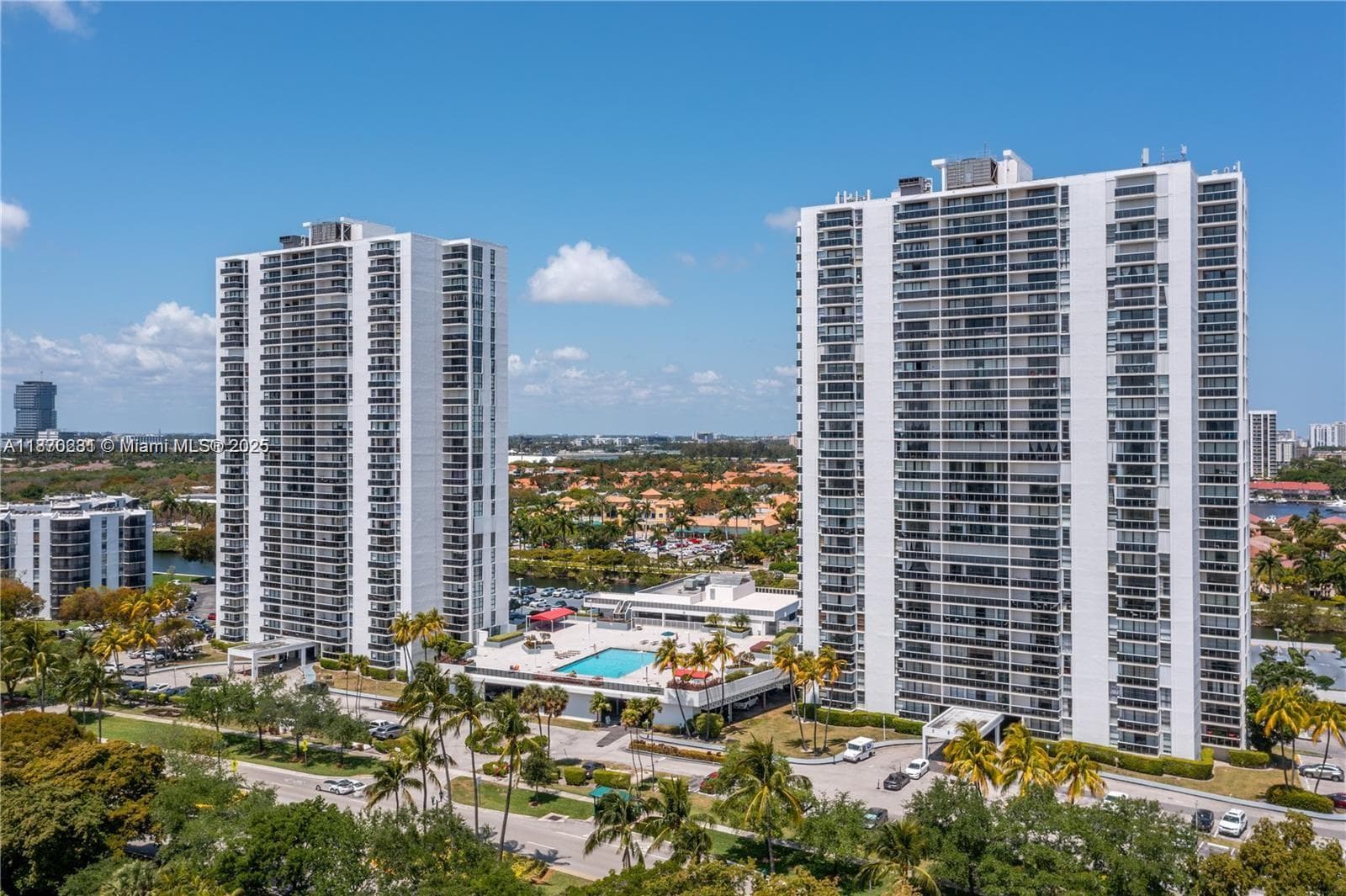 3675 N Country Club Dr # 204, Aventura FL 33180 — 1