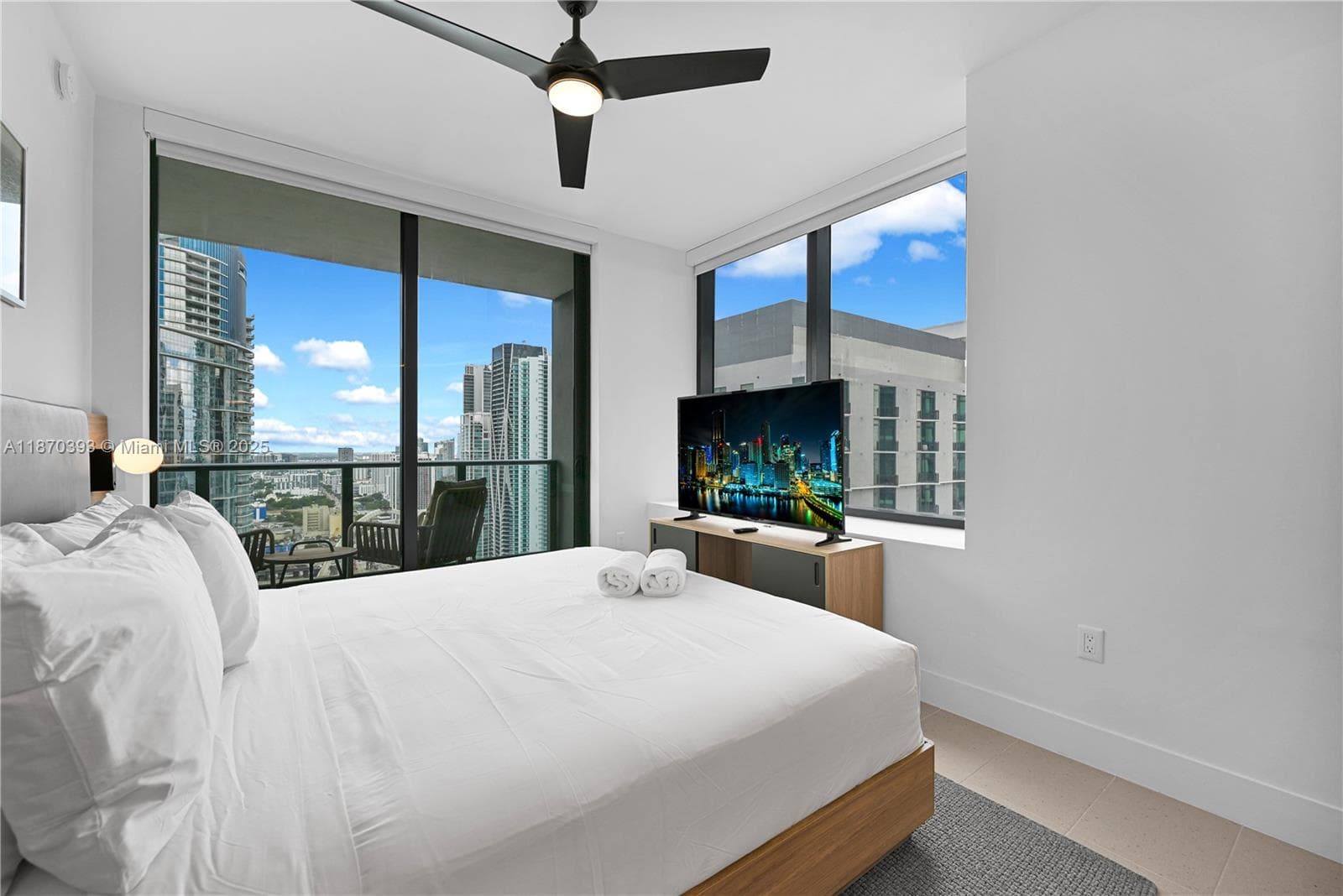 159 NE 6th St # 3901, Miami FL 33132 — 3