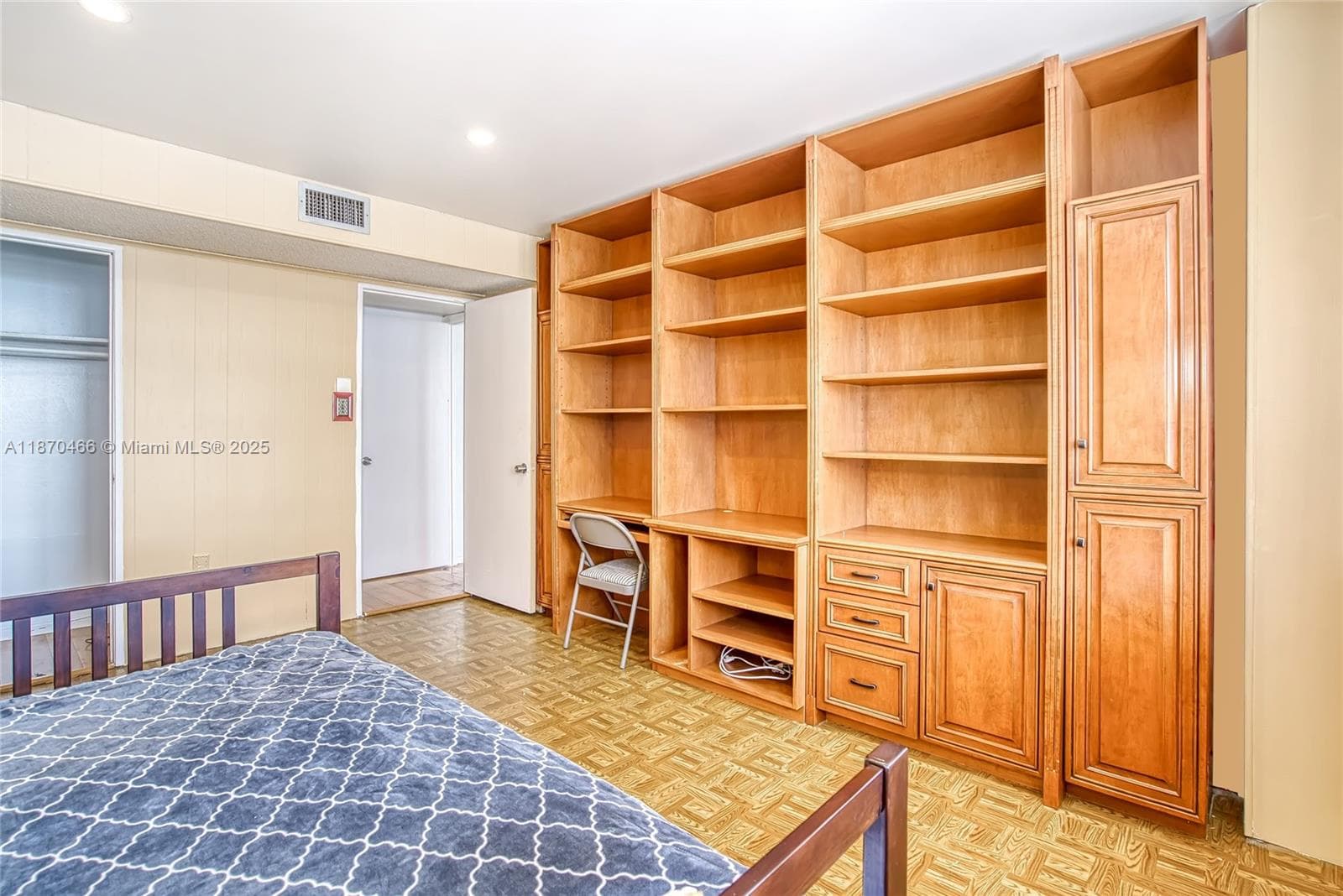 18021 Biscayne Blvd # 1604, Aventura FL 33160 — 17