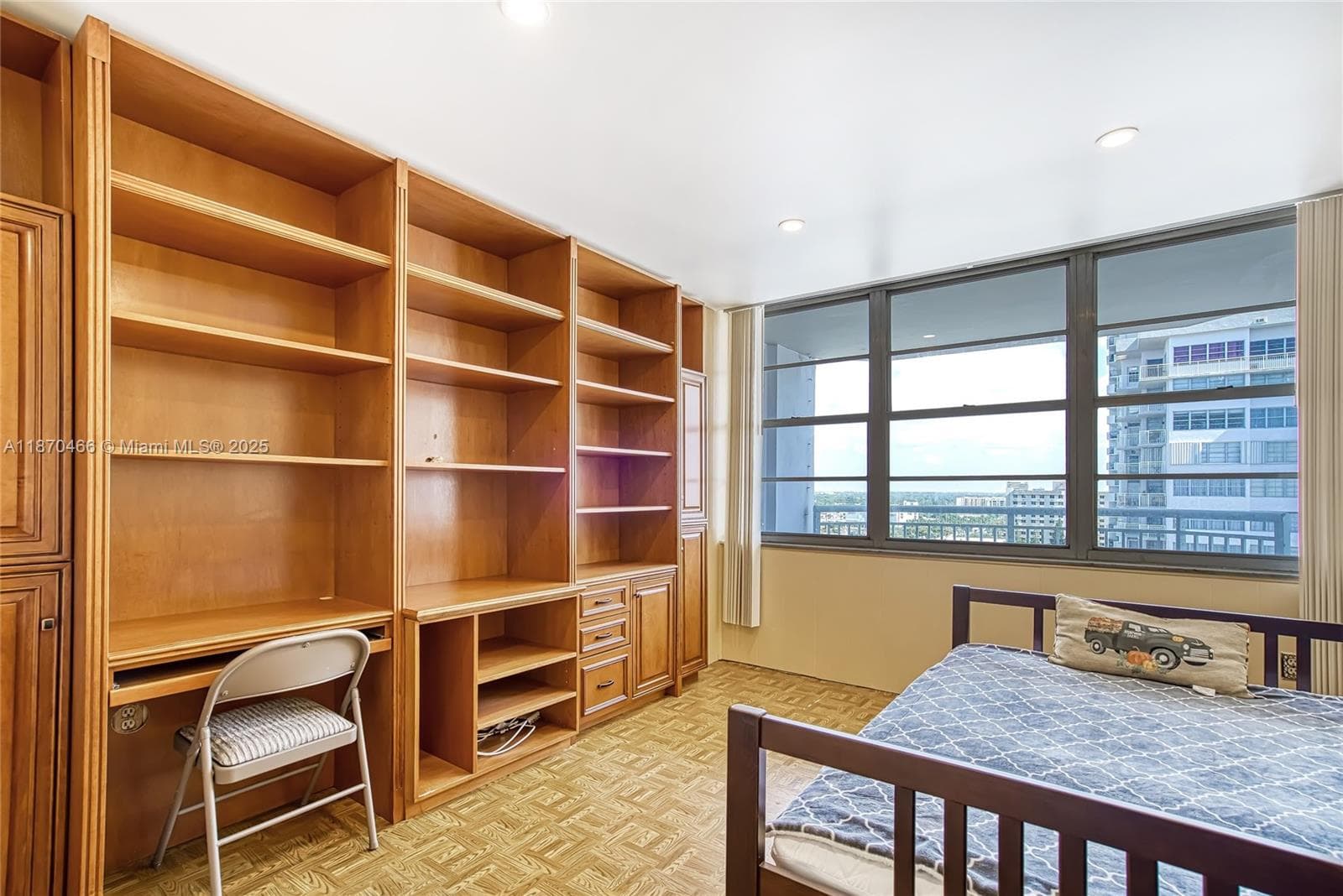 18021 Biscayne Blvd # 1604, Aventura FL 33160 — 16