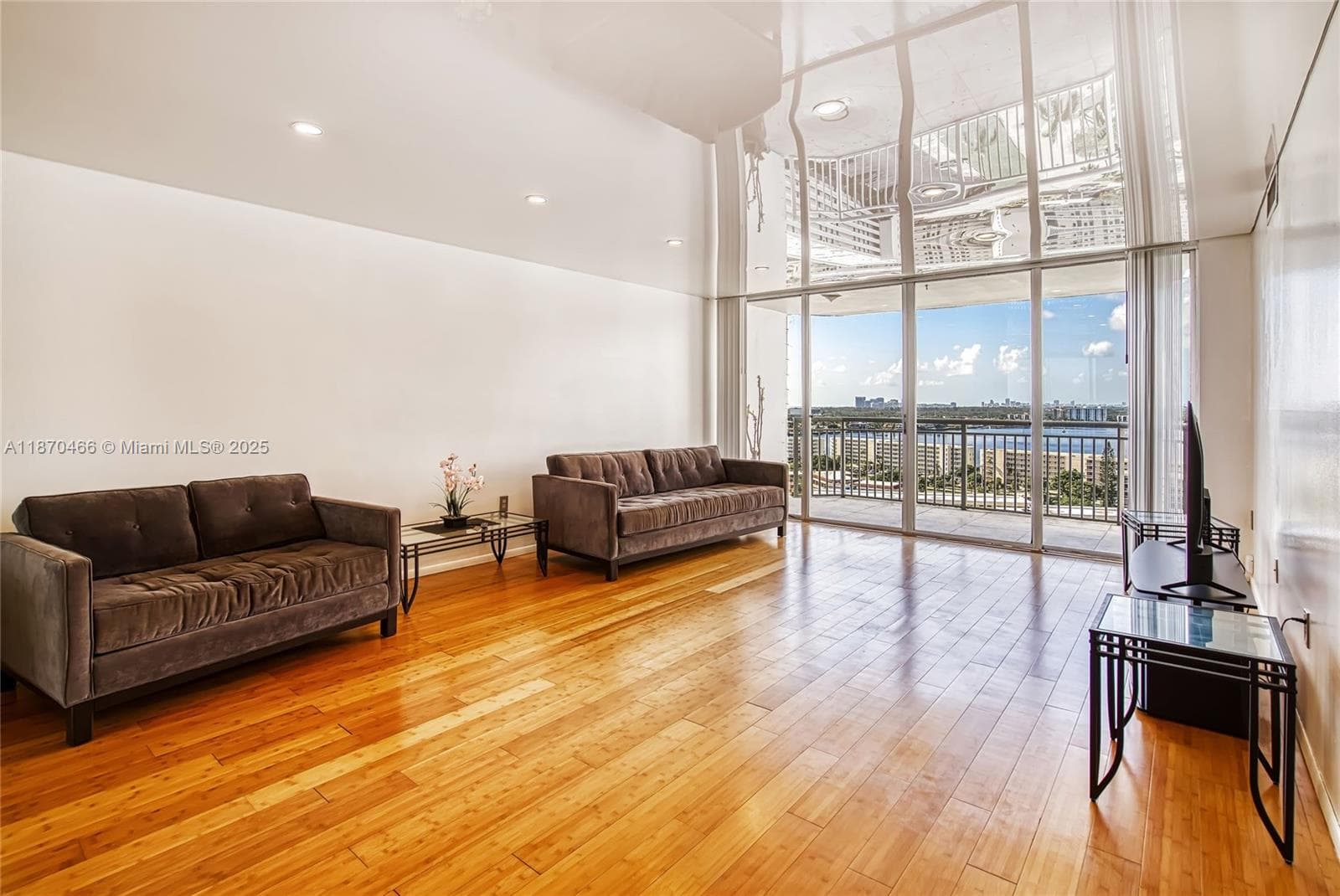 18021 Biscayne Blvd # 1604, Aventura FL 33160 — 3
