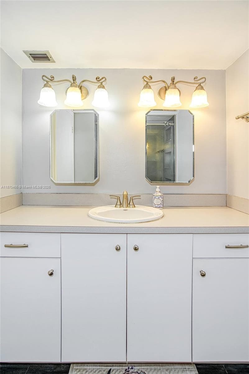 18021 Biscayne Blvd # 1604, Aventura FL 33160 — 36