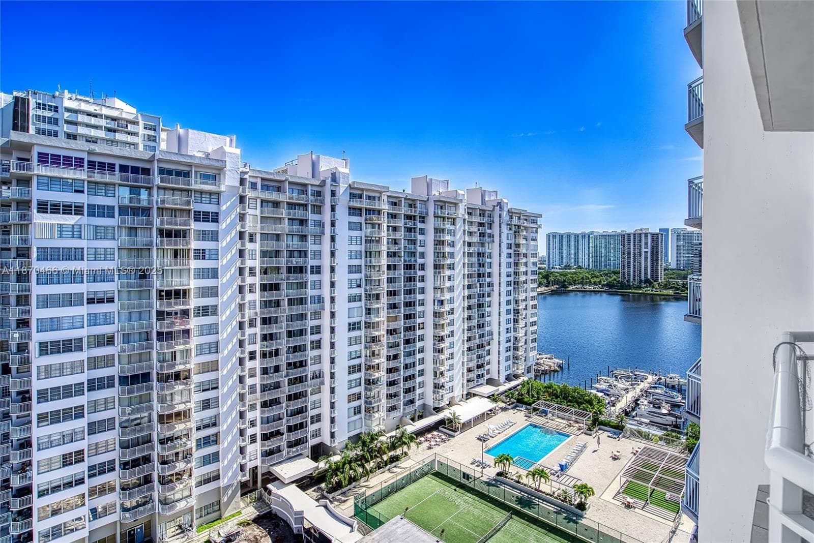18021 Biscayne Blvd # 1604, Aventura FL 33160 — 37