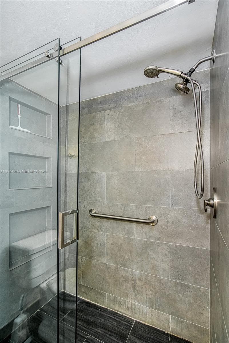 18021 Biscayne Blvd # 1604, Aventura FL 33160 — 35