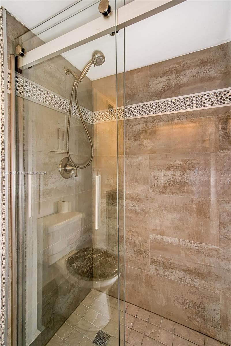 18021 Biscayne Blvd # 1604, Aventura FL 33160 — 31