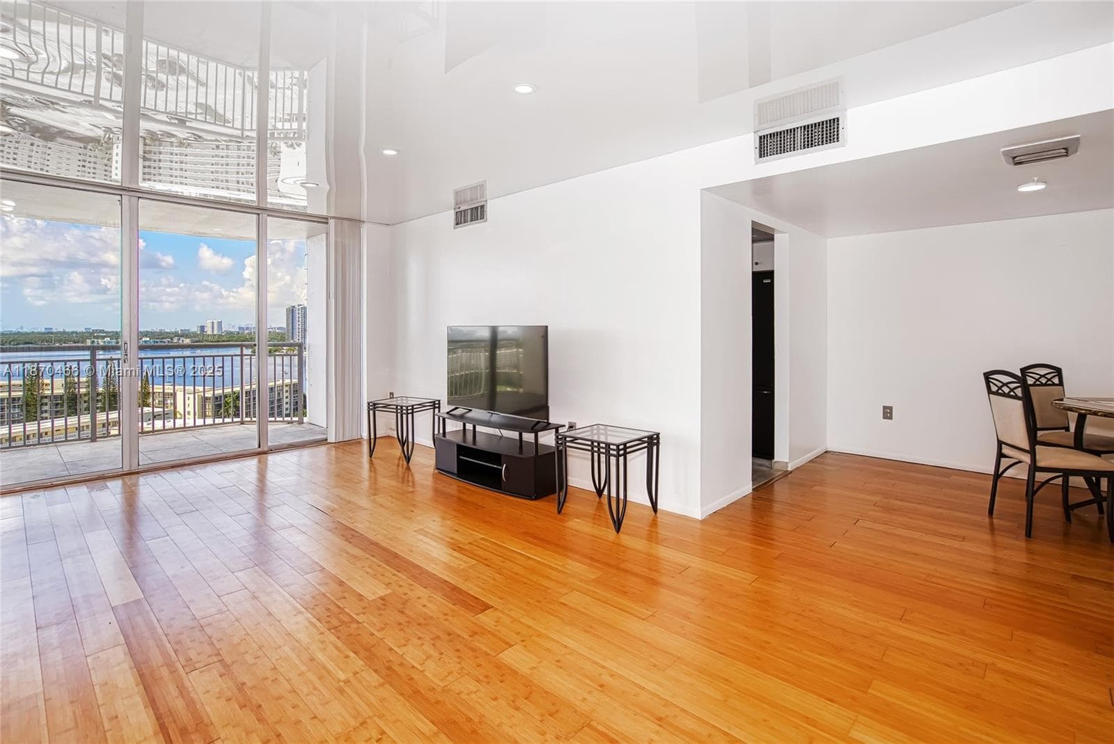 18021 Biscayne Blvd # 1604, Aventura FL 33160 — 4