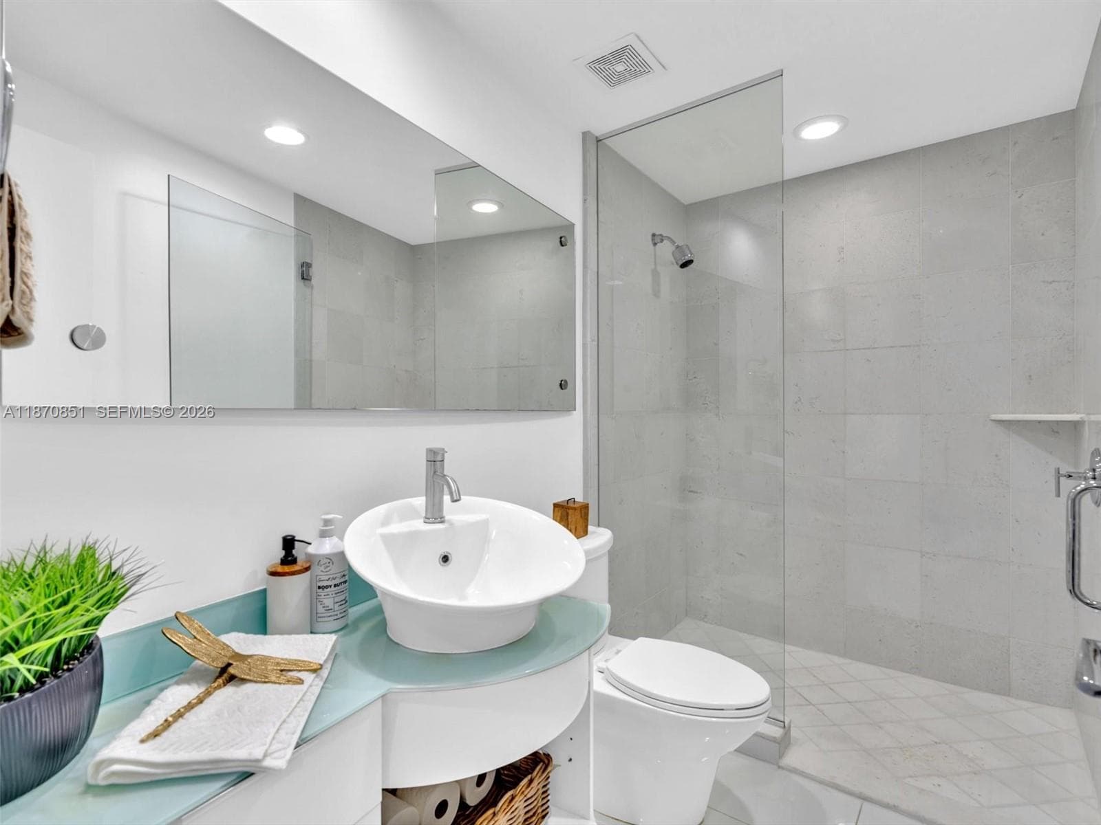 2950 NE 188th St # 312, Aventura FL 33180 — 19