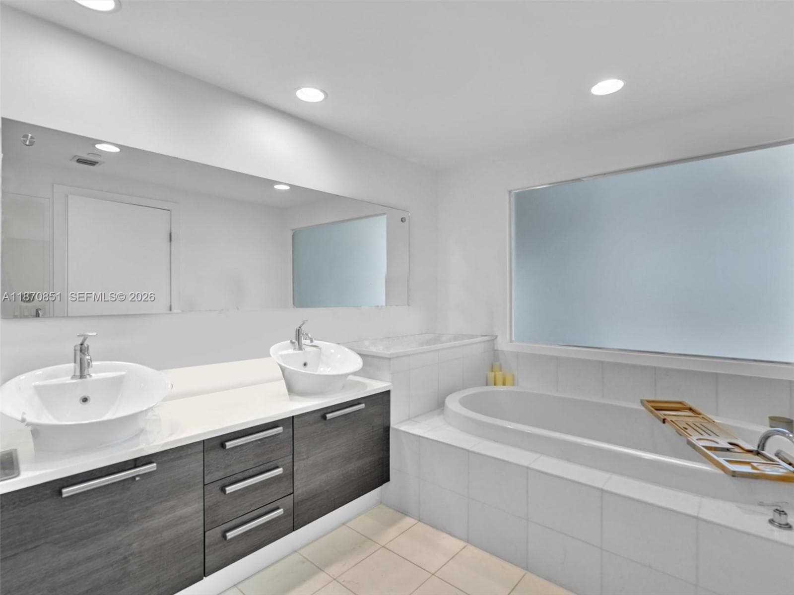 2950 NE 188th St # 312, Aventura FL 33180 — 29