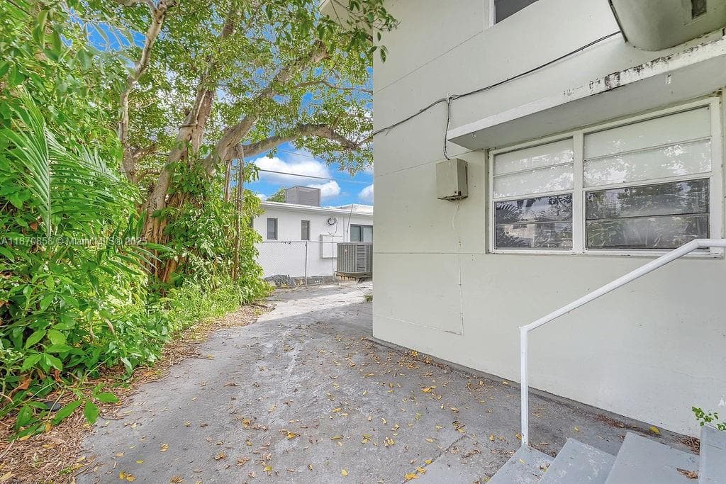 1784 Marseille Dr, Miami Beach FL 33141 — 42