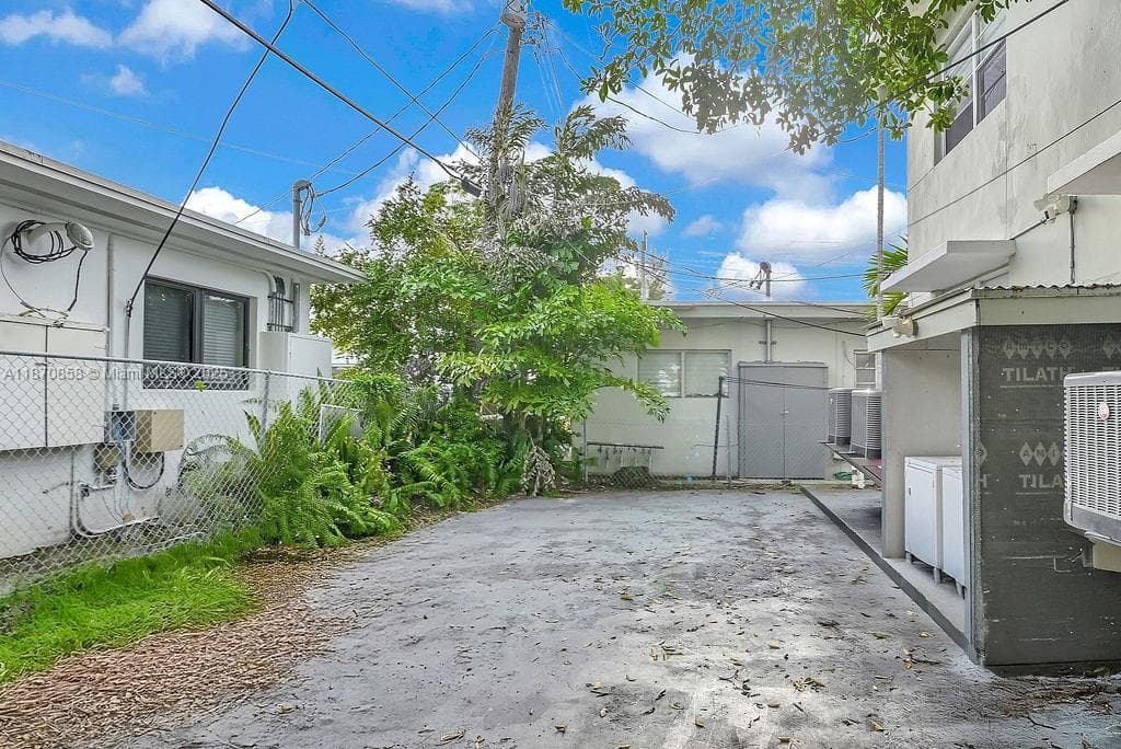 1784 Marseille Dr, Miami Beach FL 33141 — 41