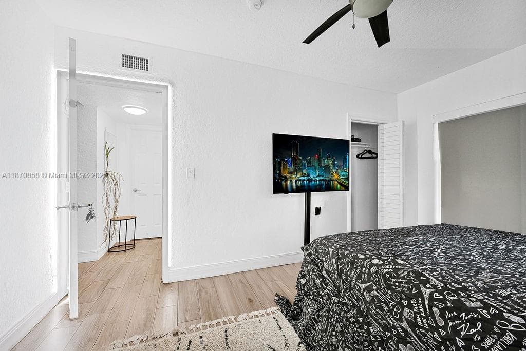 1784 Marseille Dr, Miami Beach FL 33141 — 39