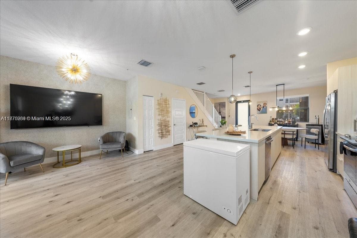 10413 NW 82nd St # 9, Doral FL 33178 — 17
