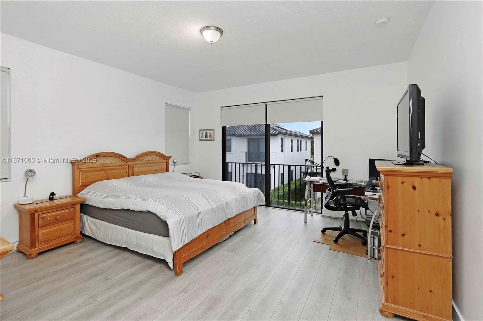 3293 W 98th Pl, Hialeah FL 33018 — 16
