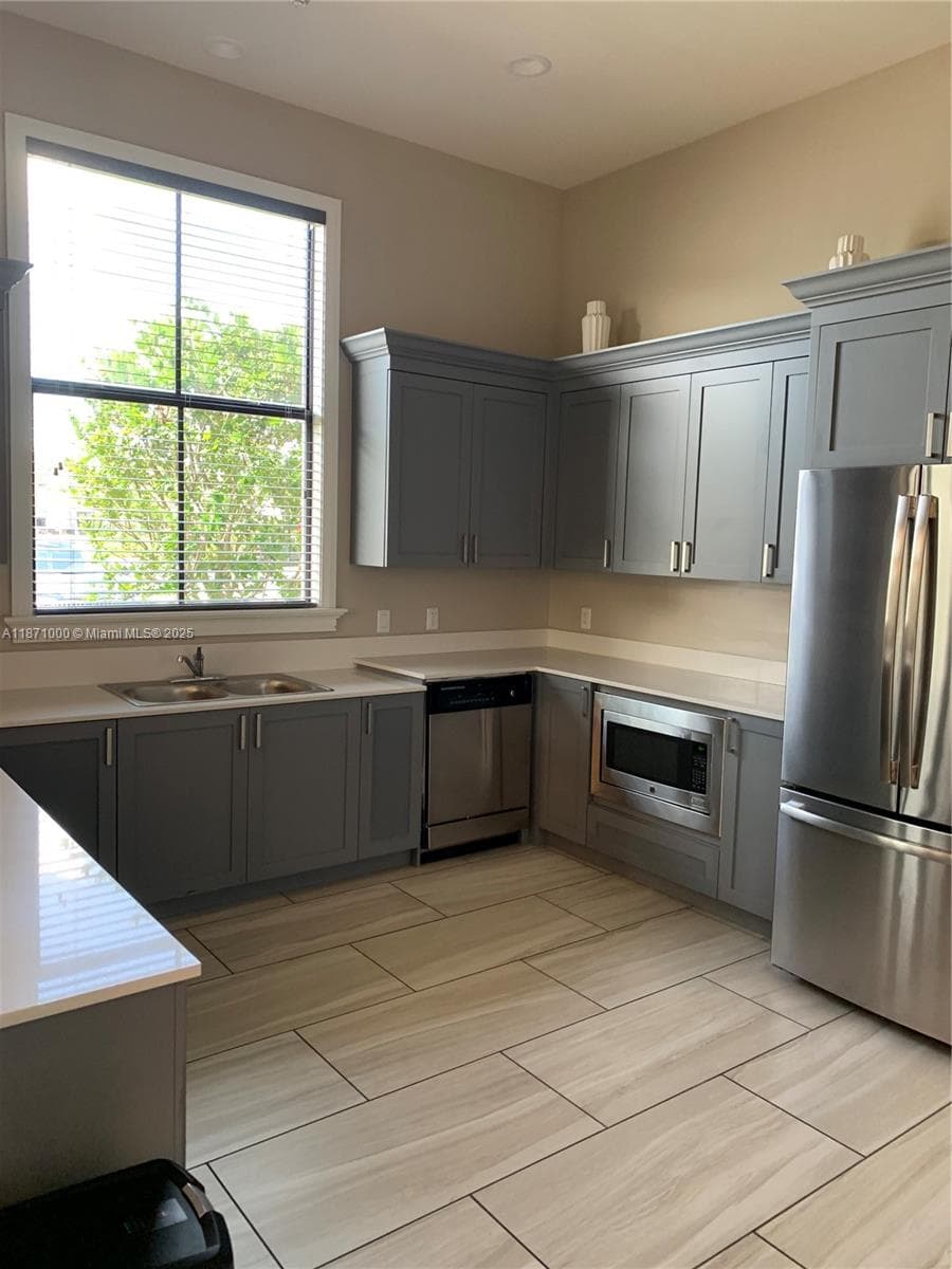 3293 W 98th Pl, Hialeah FL 33018 — 40