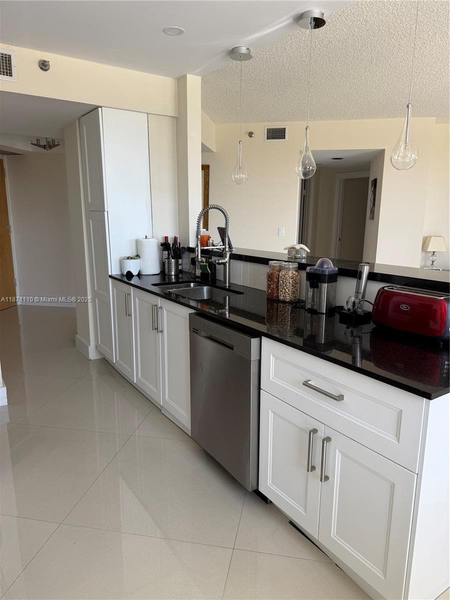 20185 E Country Club Dr # 510, Aventura FL 33180 — 2