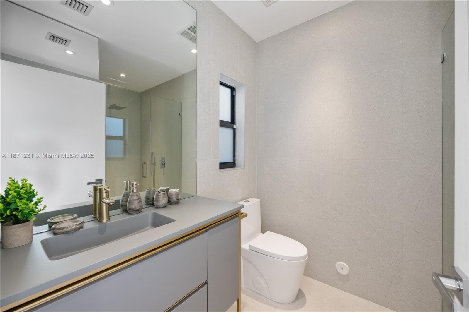 900 W 47th Ct, Miami Beach FL 33140 — 18