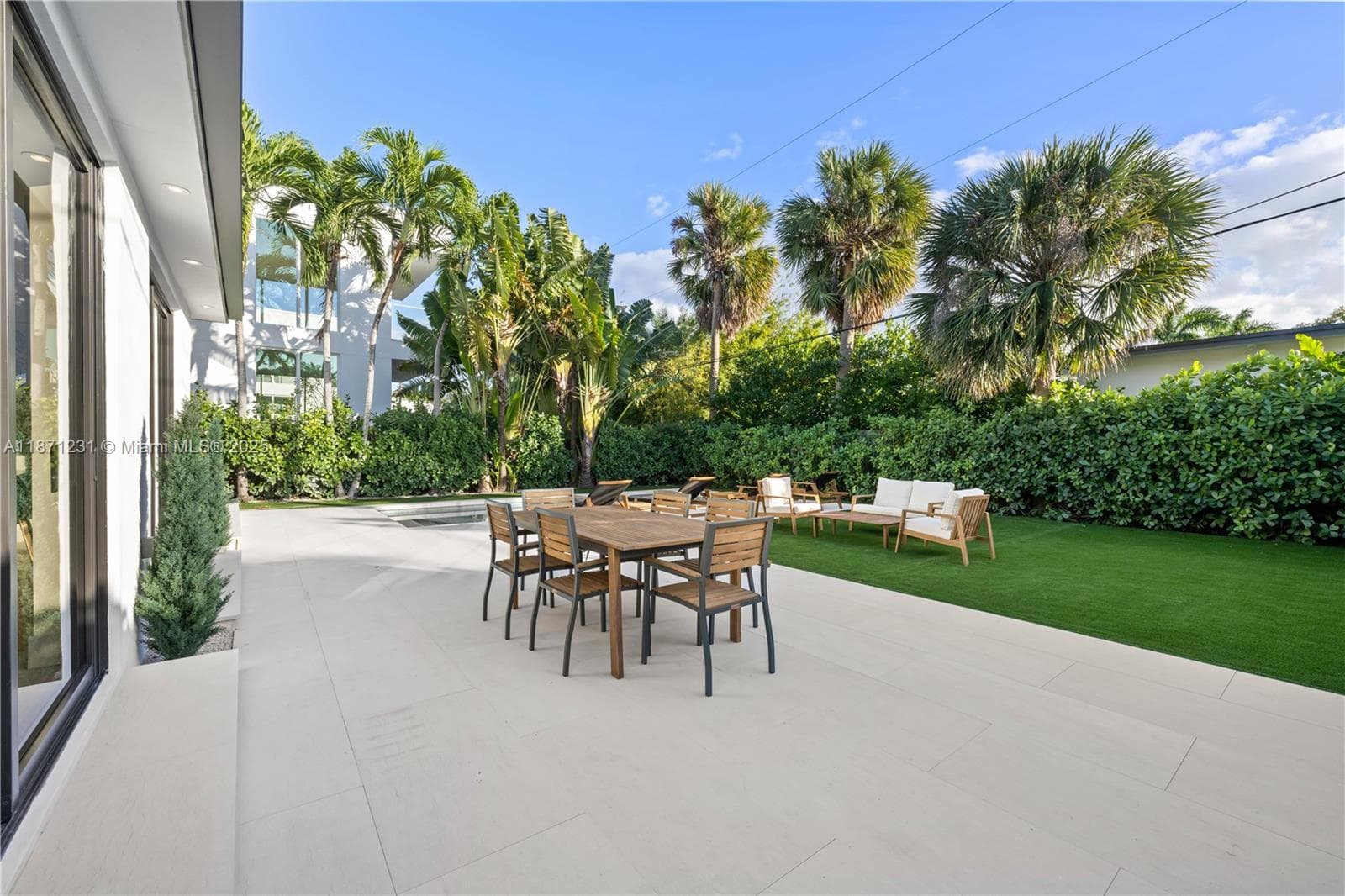 900 W 47th Ct, Miami Beach FL 33140 — 19