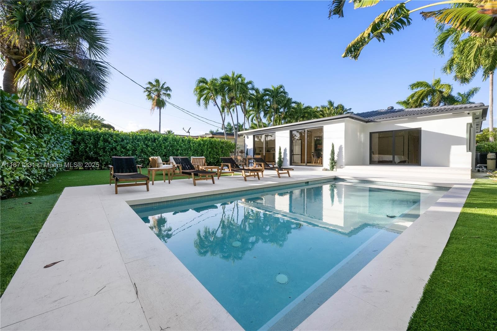 900 W 47th Ct, Miami Beach FL 33140 — 21