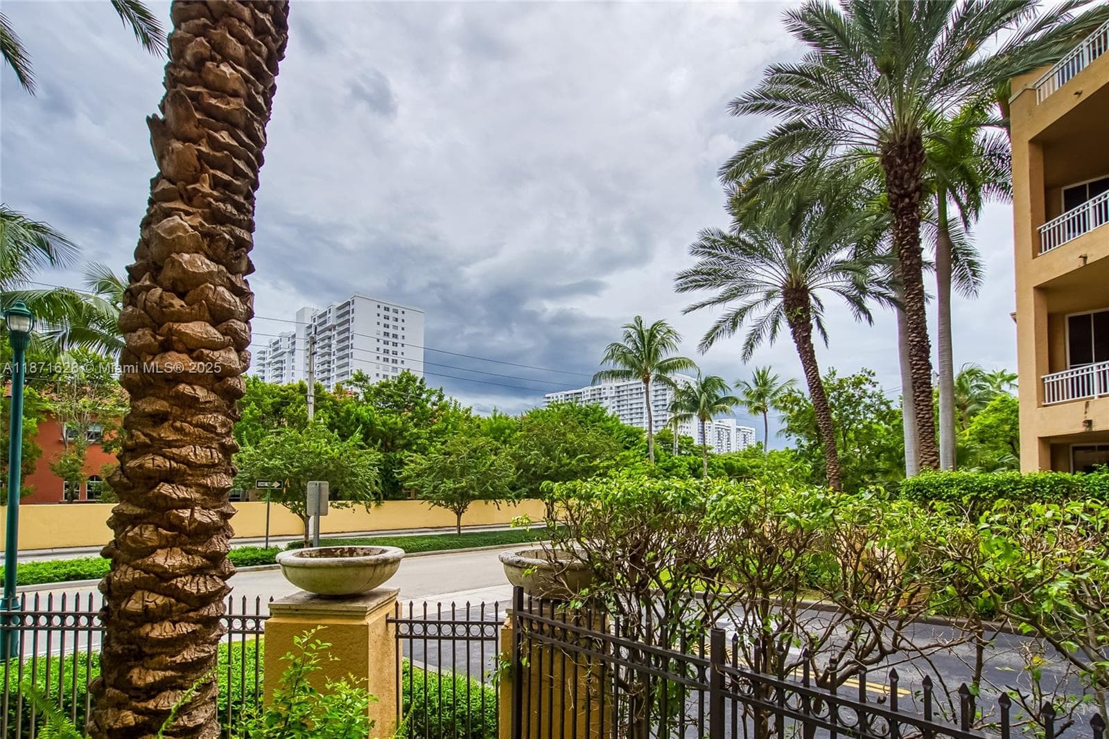 3001 NE 185th St # 135, Aventura FL 33180 — 32