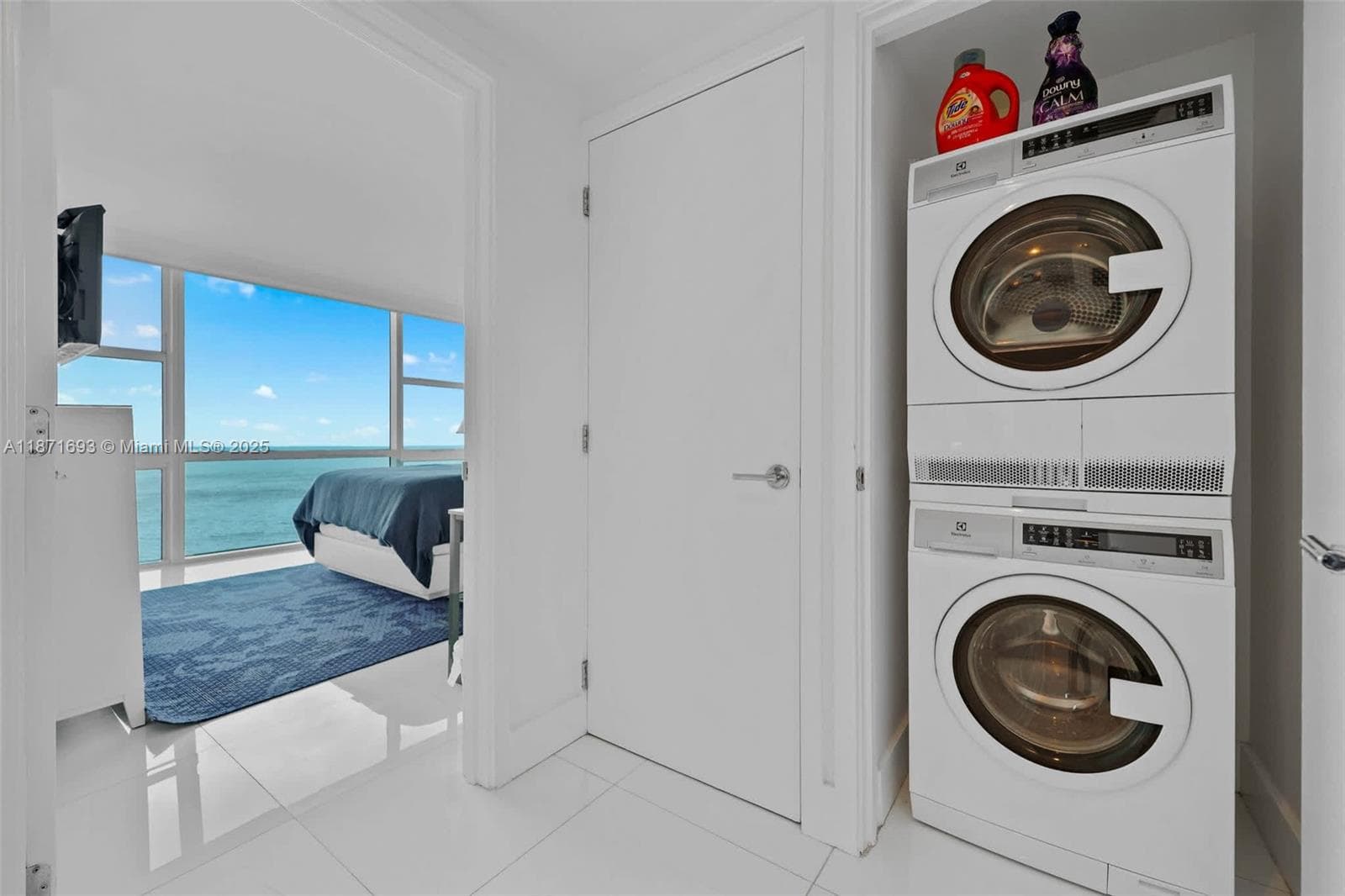 6801 Collins Ave, Miami Beach FL 33141 — 23