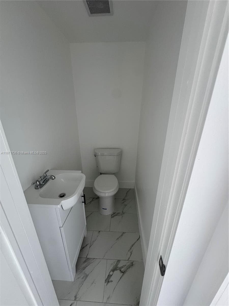 685 SE Park Dr, Hialeah FL 33010 — 16