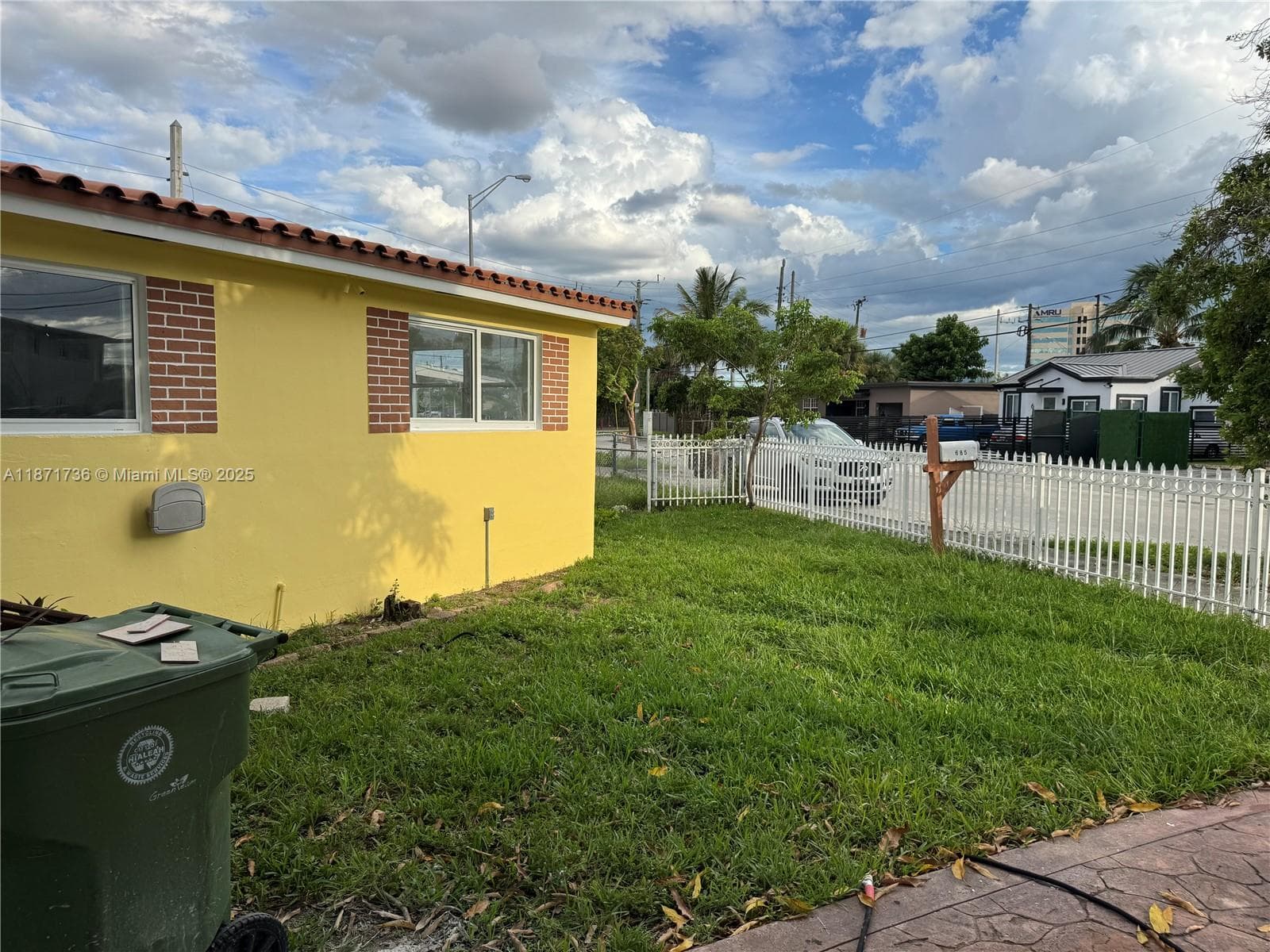 685 SE Park Dr, Hialeah FL 33010 — 7