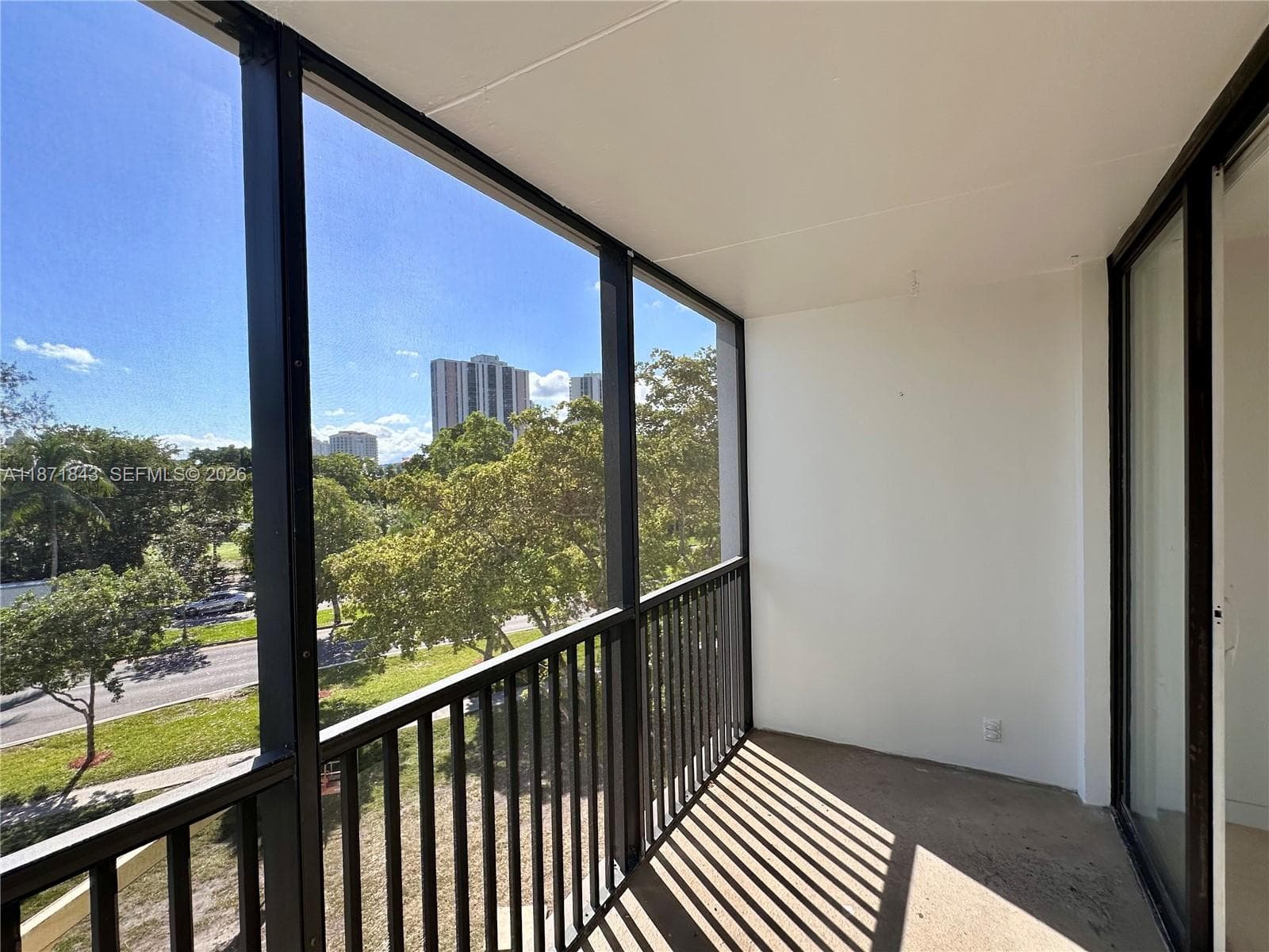 3301 N Country Club Dr # 410, Aventura FL 33180 — 1