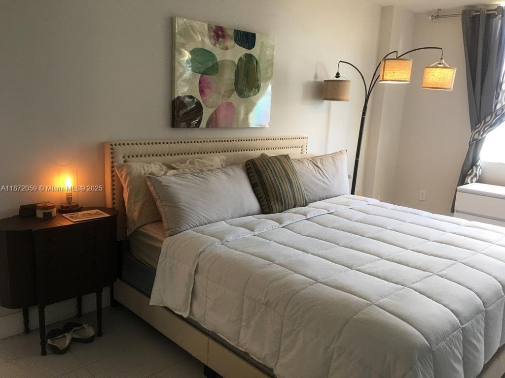 11111 Biscayne Blvd # 4D, Miami FL 33181 — 16