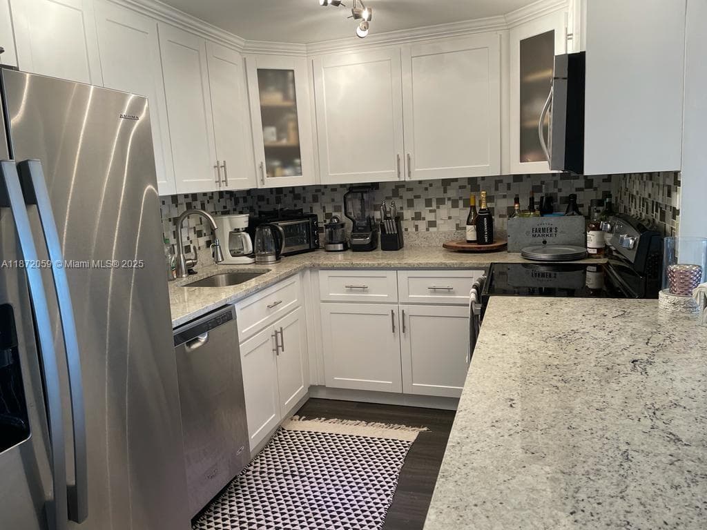 11111 Biscayne Blvd # 4D, Miami FL 33181 — 12